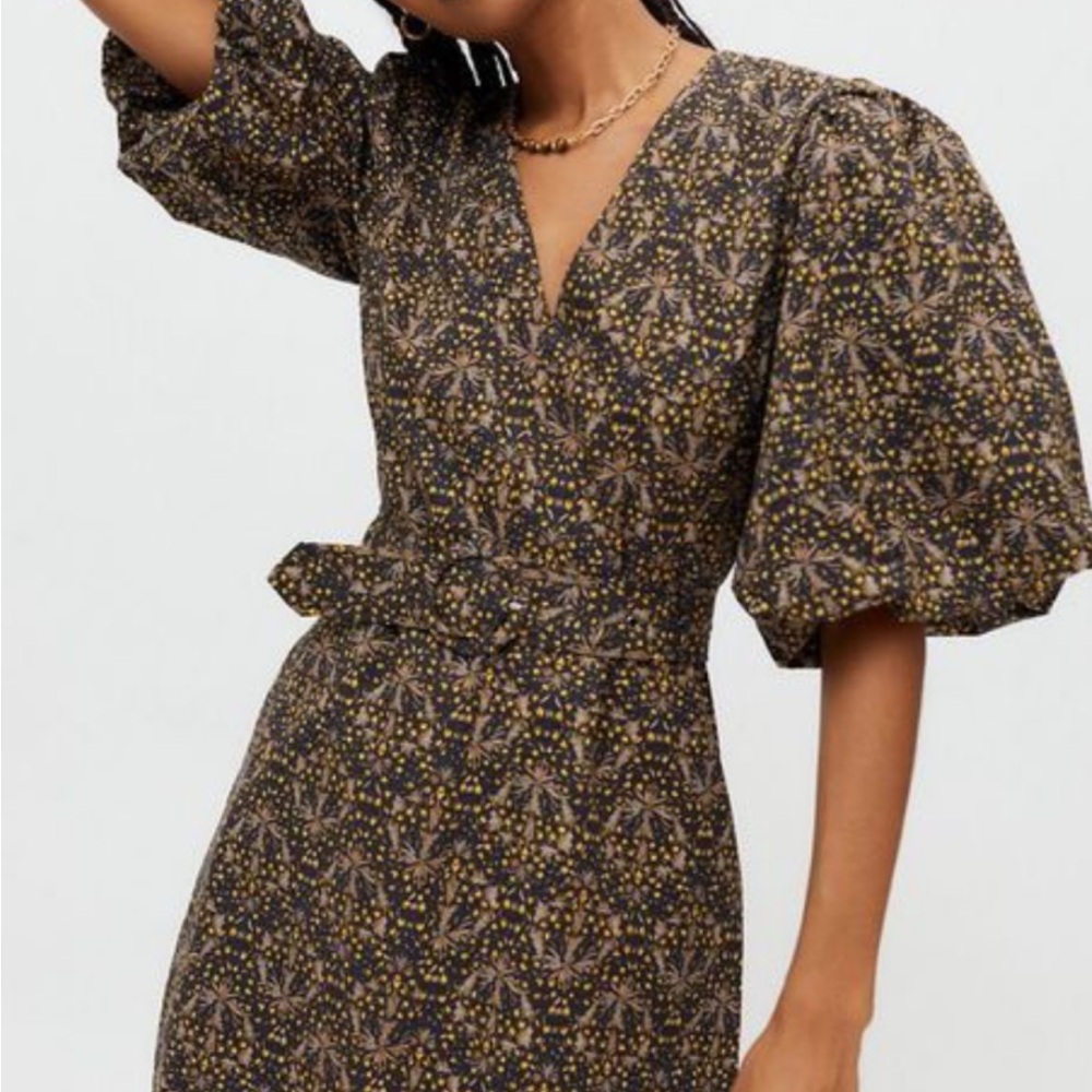 NWT MINKPINK Yasmin Belted Puff Sleeve Mini Dress in Black Floral